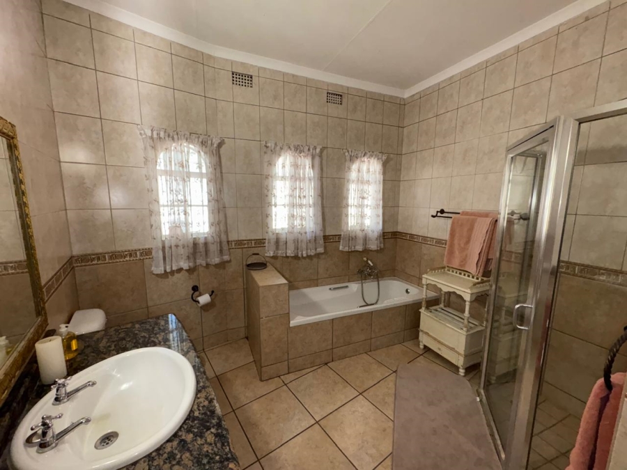 4 Bedroom Property for Sale in Safari Gardens North West